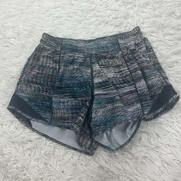 Lululemon Hotty Hot Short *Long 4" Digital Oasis Grey Multi / True Navy - Picture 1 of 4